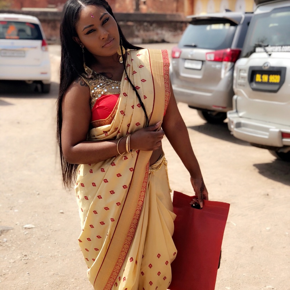 Authentic Indian saree - Picture 2 of 5